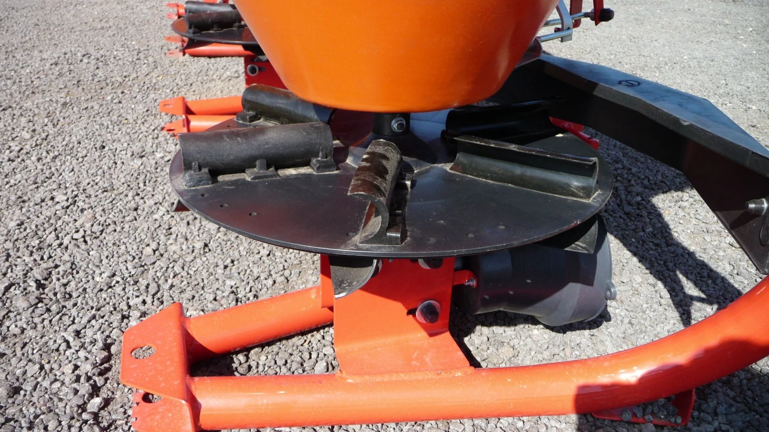 FertCast Tractor Mounted Fertiliser Spreader - Manual Controls 400L 5 FertCast Tractor Mounted Fertiliser Spreader - Manual Controls 400L - Image 5